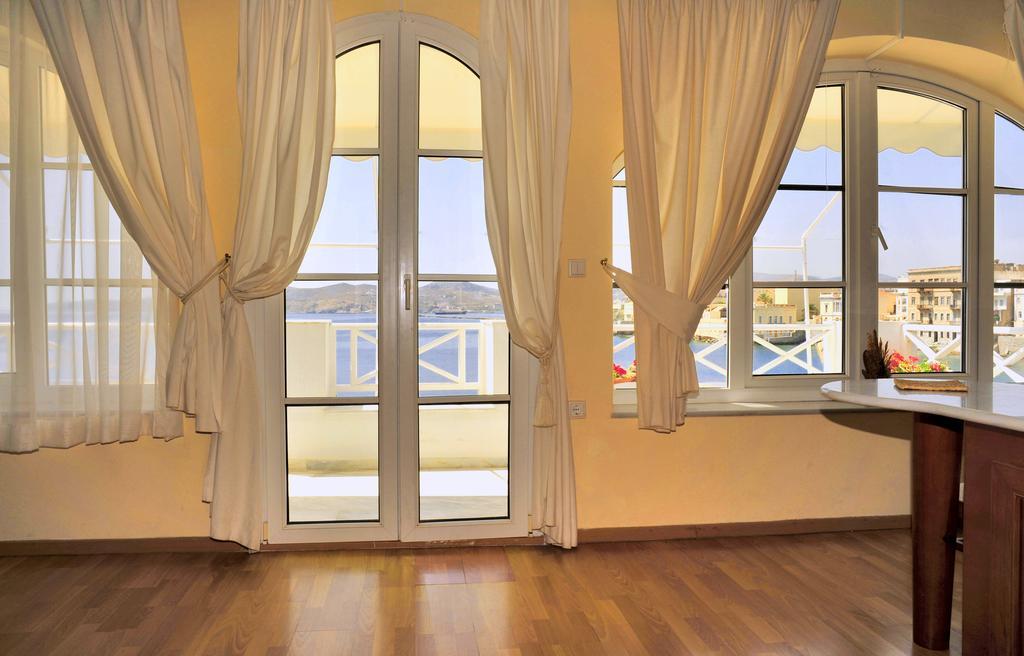 Sea Colours Rooms & Apartments แอร์มูโปลี ห้อง รูปภาพ